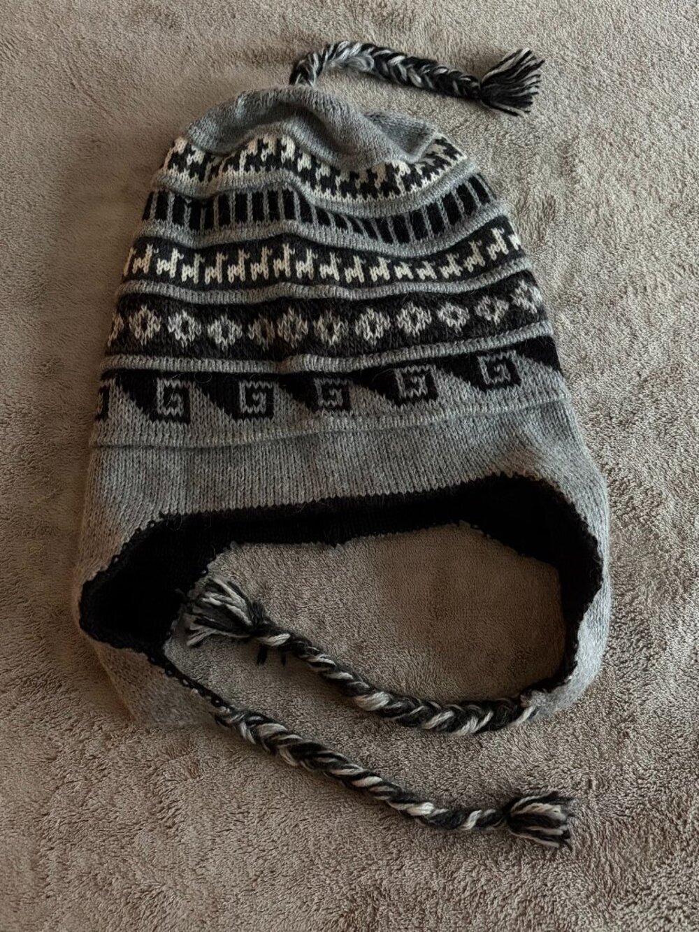 Reversible Peruvian Knit Hat Earflap Beanie Black Gray Cream Braided Ties